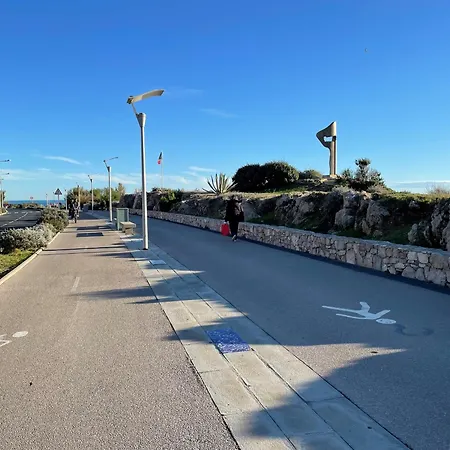 2 Pièces En Bord De Avec Parking Privé à - Fr-1-338-409